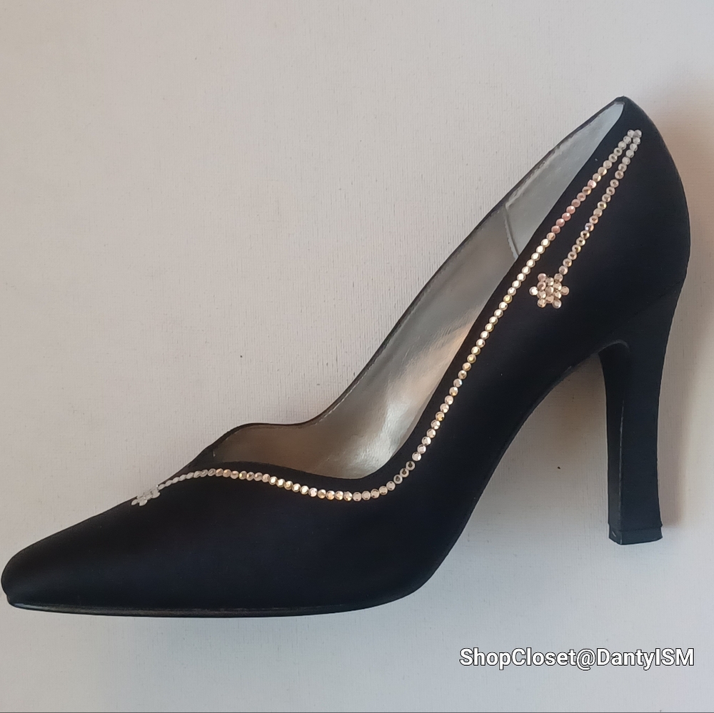 Elegant Black Heels with Rhinestone Detailing - Picture 16 of 16